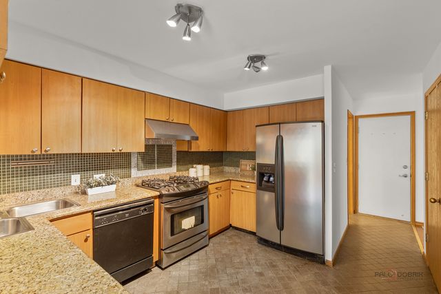 1440 Waukegan Road, Deerfield, IL 60015