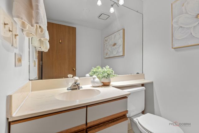 1440 Waukegan Road, Deerfield, IL 60015