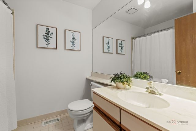 1440 Waukegan Road, Deerfield, IL 60015