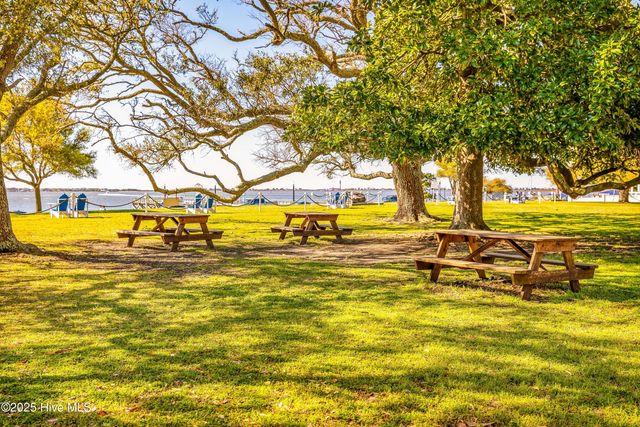 4094 Honey Locust Way SE, Southport, NC 28461