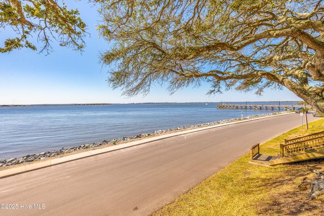 4094 Honey Locust Way SE, Southport, NC 28461