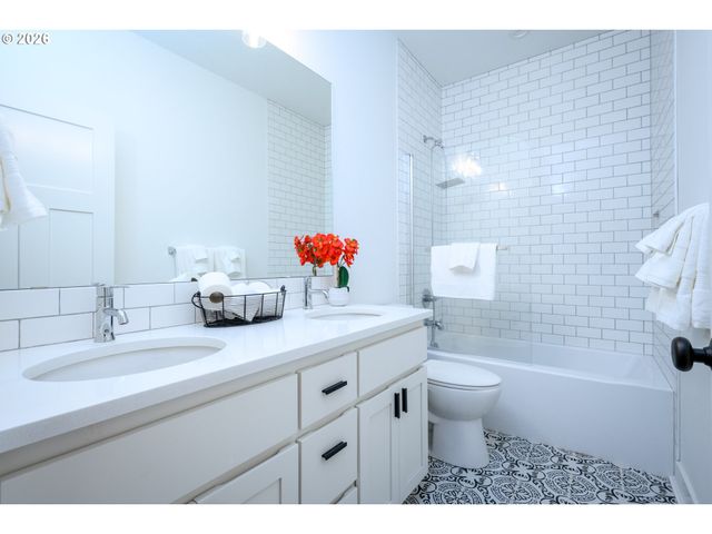 35551 PORTLAND VIEW Dr, St Helens, OR 97051