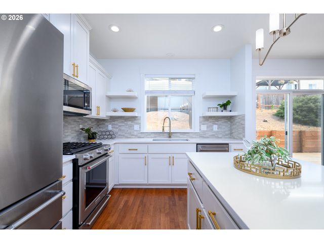 35551 PORTLAND VIEW Dr, St Helens, OR 97051