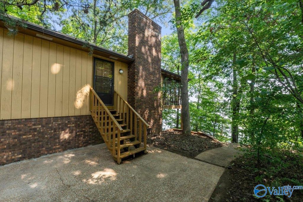 220 Bluff Drive, Rogersville, AL 35652