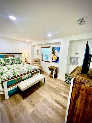 135 E Bahama St., South Padre Island, TX 78597