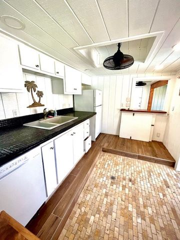 135 E Bahama St., South Padre Island, TX 78597