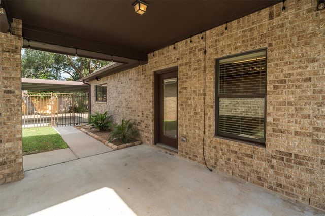304 Reppert Street, Bacliff, TX 77518