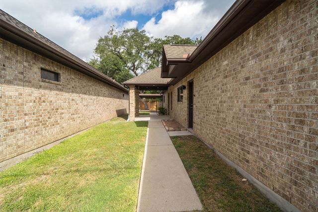 304 Reppert Street, Bacliff, TX 77518