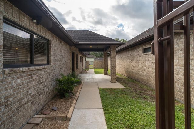 304 Reppert Street, Bacliff, TX 77518