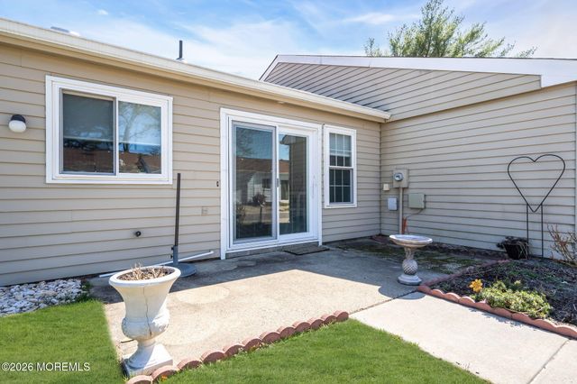 466B Chelsea Court, Manchester, NJ 08759