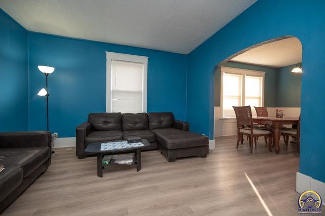 811 NE Oakland AVE, Topeka, KS 66616