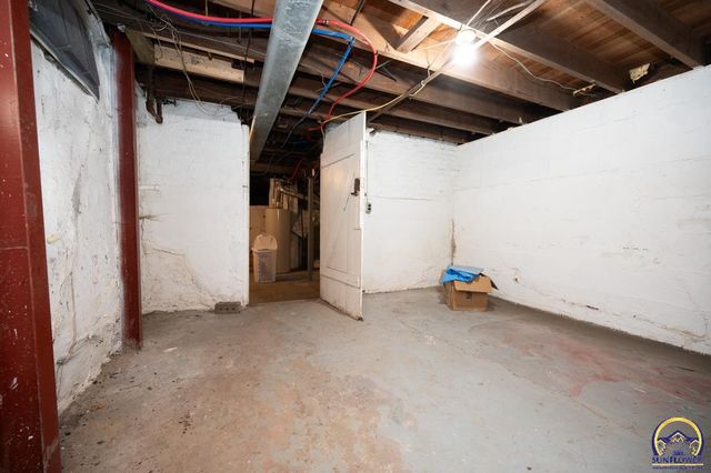 811 NE Oakland AVE, Topeka, KS 66616