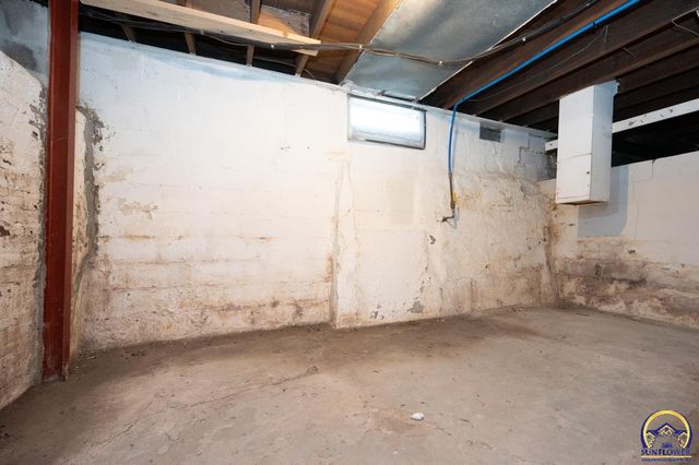 811 NE Oakland AVE, Topeka, KS 66616