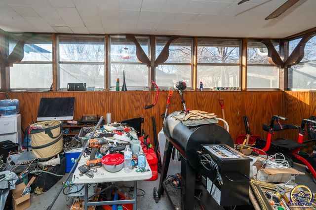 811 NE Oakland AVE, Topeka, KS 66616