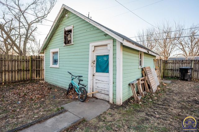 811 NE Oakland AVE, Topeka, KS 66616