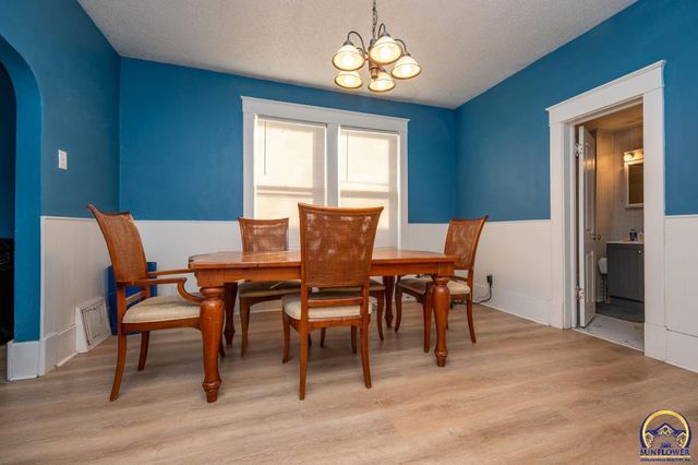 811 NE Oakland AVE, Topeka, KS 66616