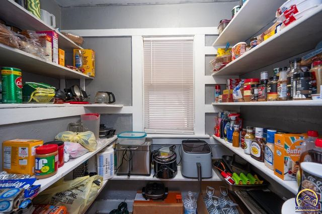 811 NE Oakland AVE, Topeka, KS 66616