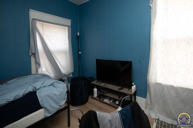 811 NE Oakland AVE, Topeka, KS 66616