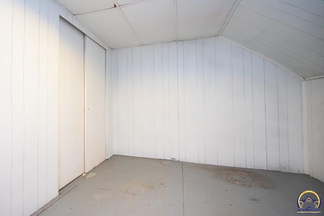 811 NE Oakland AVE, Topeka, KS 66616