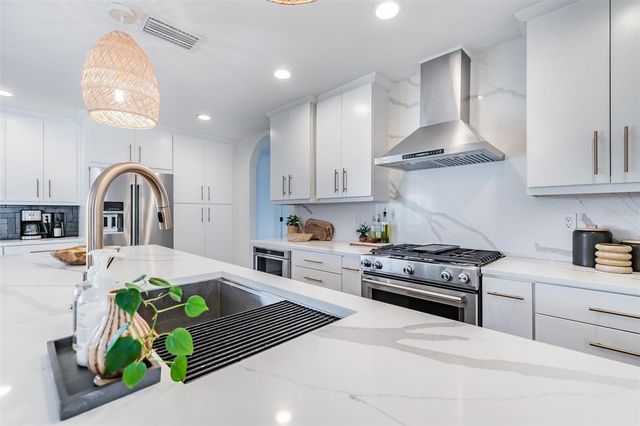 917 CHIPAWAY DRIVE, Apollo Beach, FL 33572