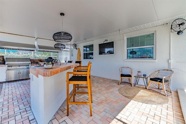 917 CHIPAWAY DRIVE, Apollo Beach, FL 33572