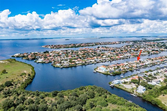 917 CHIPAWAY DRIVE, Apollo Beach, FL 33572