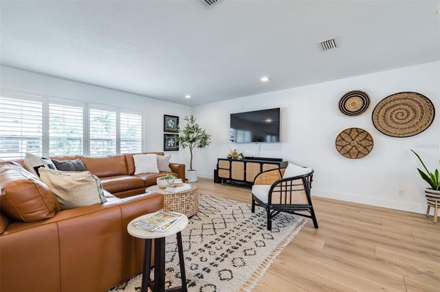 917 CHIPAWAY DRIVE, Apollo Beach, FL 33572