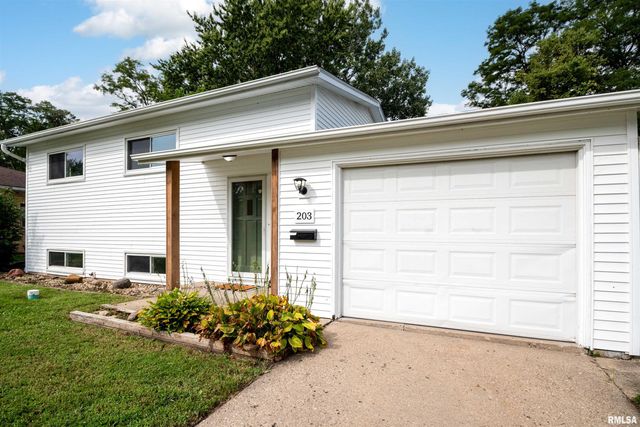 203 ARROW Street, Pekin, IL 61554
