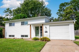 203 ARROW Street, Pekin, IL 61554