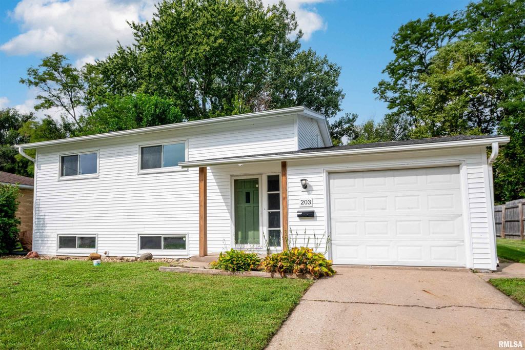 203 ARROW Street, Pekin, IL 61554