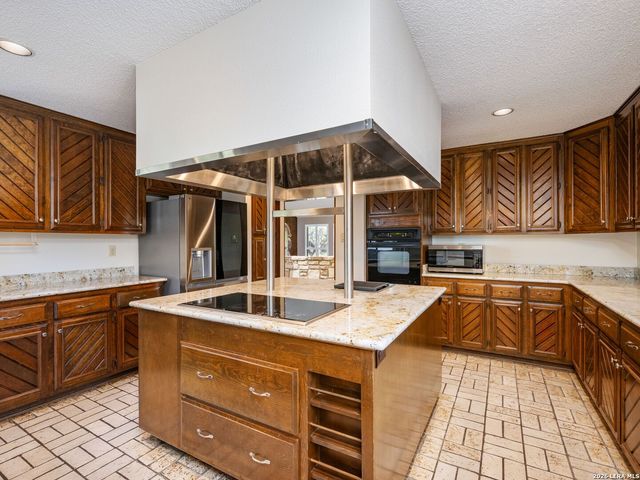 200 Garrapata Lane, San Antonio, TX 78232