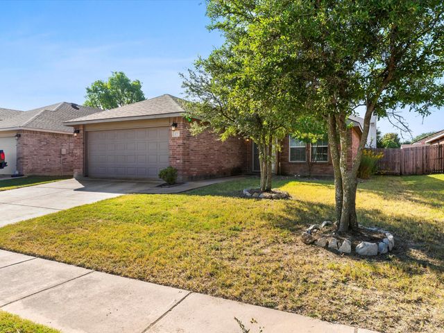 405 Emerald Creek Drive, Fort Worth, TX 76131