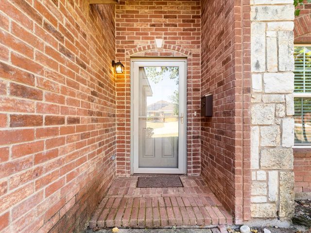 405 Emerald Creek Drive, Fort Worth, TX 76131