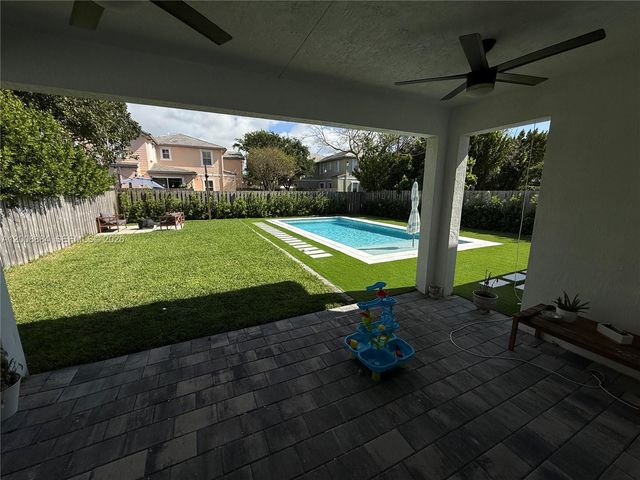 2945 SE 3rd St 2945, Homestead, FL 33033