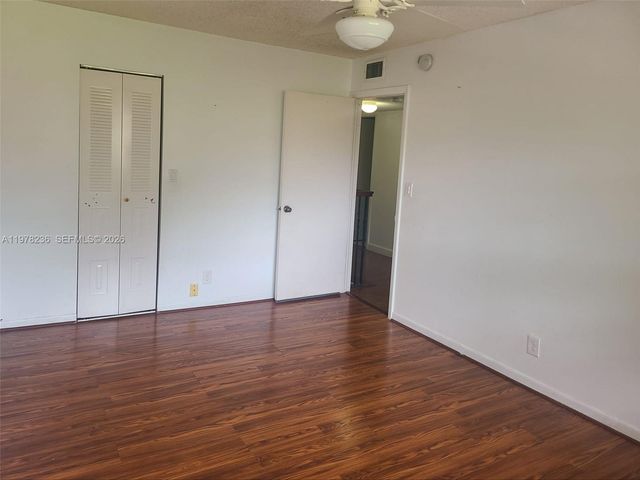 29 Seville Cir 4-49, Davie, FL 33324