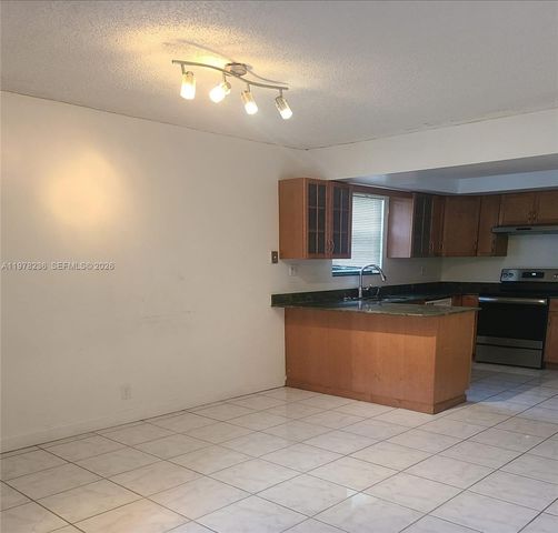 29 Seville Cir 4-49, Davie, FL 33324