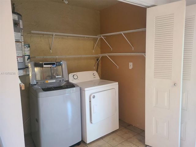 29 Seville Cir 4-49, Davie, FL 33324