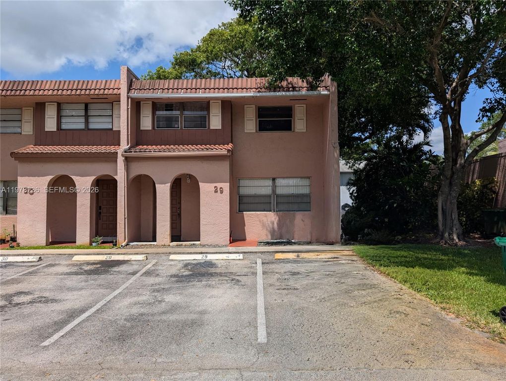 29 Seville Cir 4-49, Davie, FL 33324