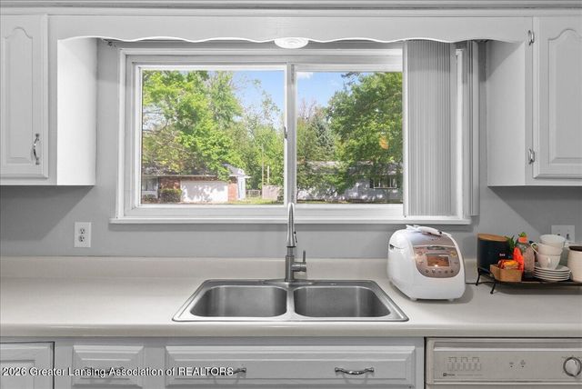 6422 Lerner Way, Lansing, MI 48911