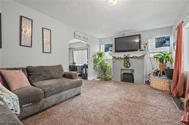 811 E Crosier Street, Akron, OH 44306