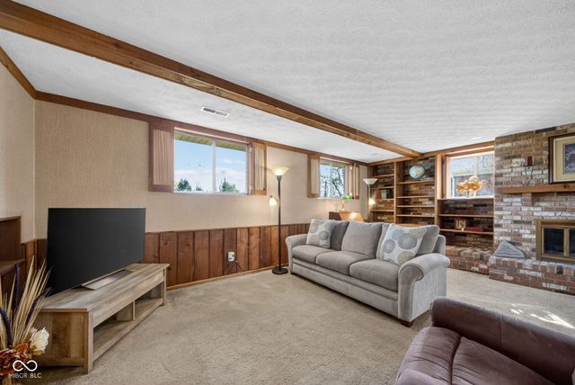 2322 W Del Mar Drive, Crawfordsville, IN 47933