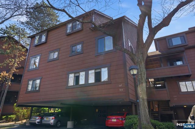 166 Sandcastle Key, Secaucus, NJ 07094