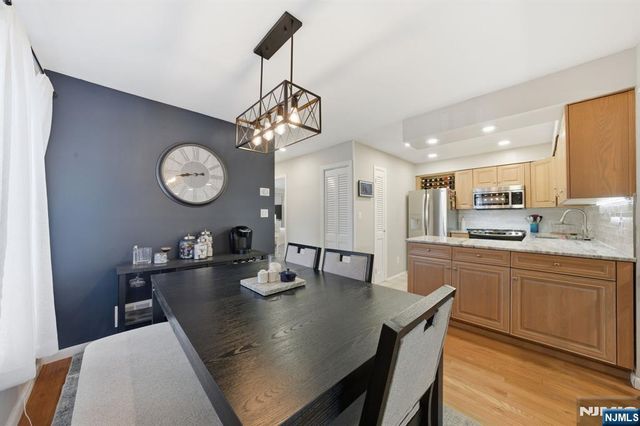 166 Sandcastle Key, Secaucus, NJ 07094