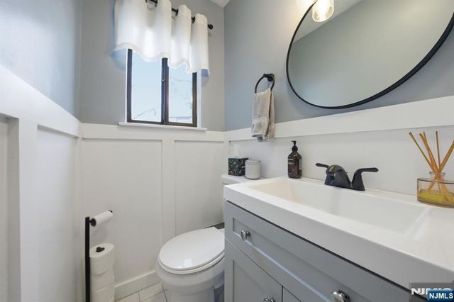 166 Sandcastle Key, Secaucus, NJ 07094