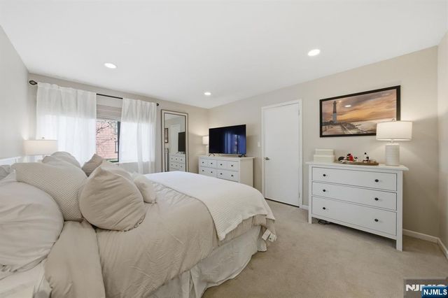 166 Sandcastle Key, Secaucus, NJ 07094