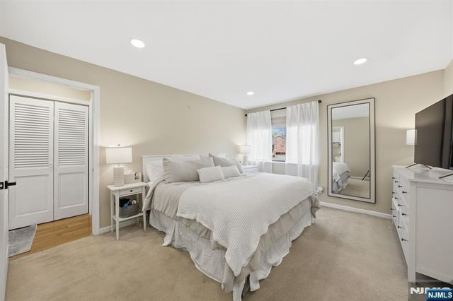 166 Sandcastle Key, Secaucus, NJ 07094