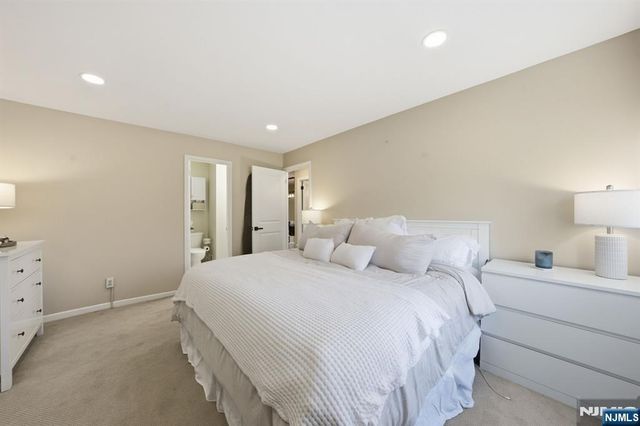 166 Sandcastle Key, Secaucus, NJ 07094