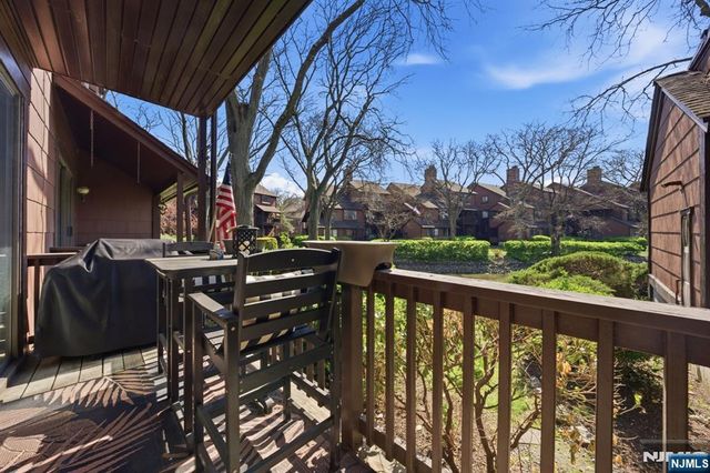 166 Sandcastle Key, Secaucus, NJ 07094