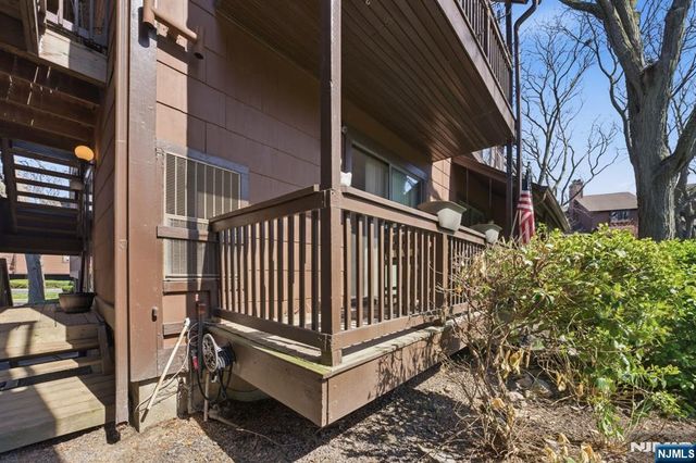 166 Sandcastle Key, Secaucus, NJ 07094