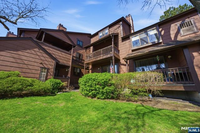 166 Sandcastle Key, Secaucus, NJ 07094